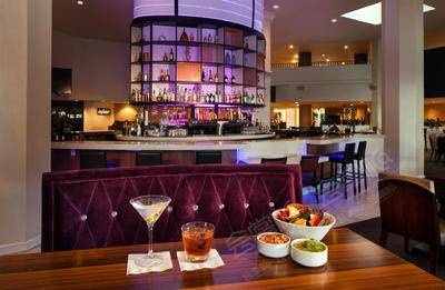 Sheraton Gateway Los Angeles HotelBar and Lounge